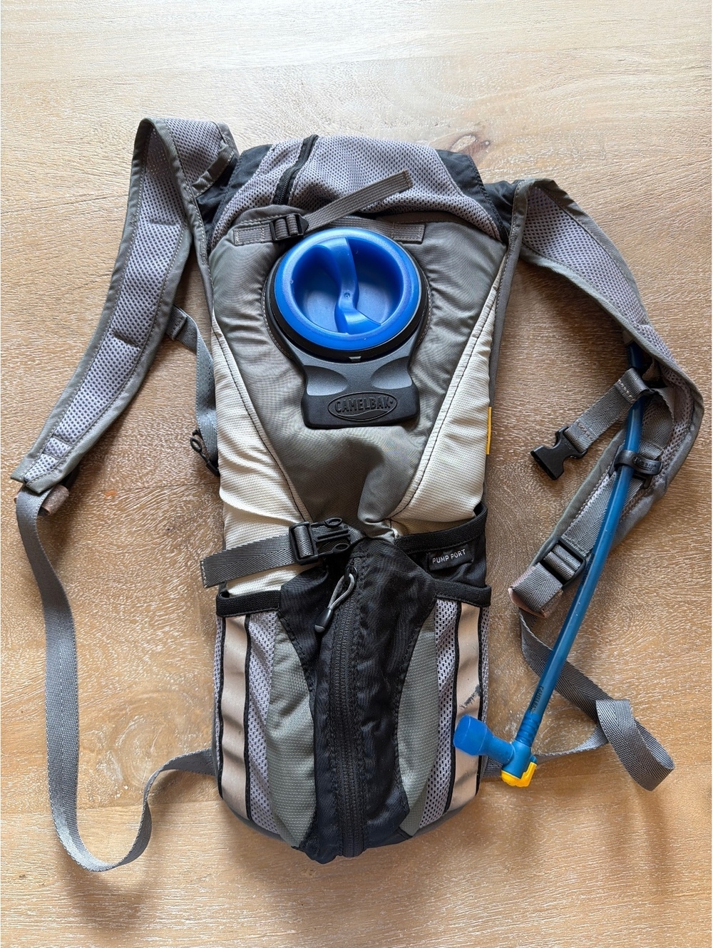 CamelBak Rogue Hydration Pack Backpack - 70oz (2L) Gray & Black